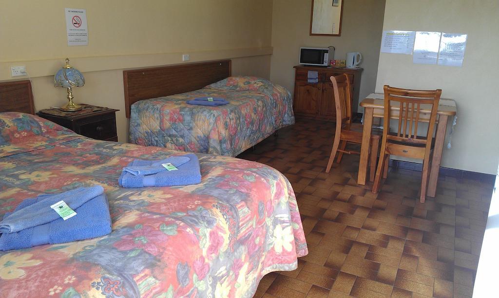 Goolgowi Highway Motel 객실 사진